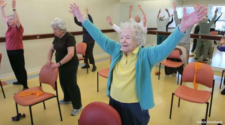 Tai Chi Light Exercise for Seniors & the 10 benefits - Memory Lane Therapy